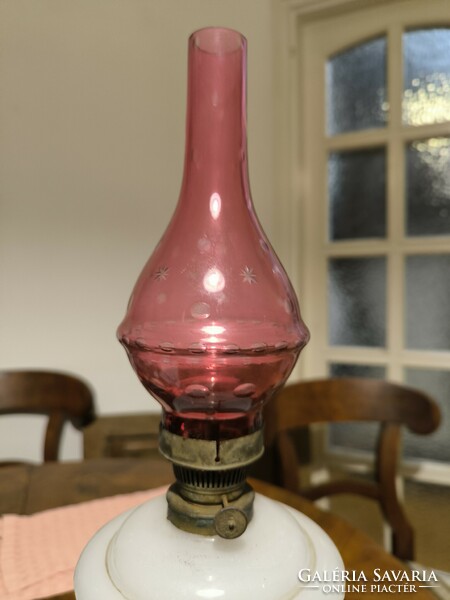Antik asztali üveg làmpa, Csiszolt hàntolt üveg ! Kalcedón,Opàl üveg Biedermeier piros üveges.