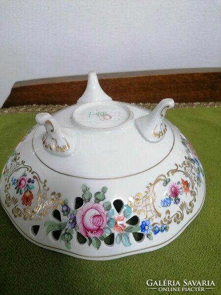 Rare Hólloháza porcelain, openwork, table centerpiece, with a beautiful hand-painted pattern