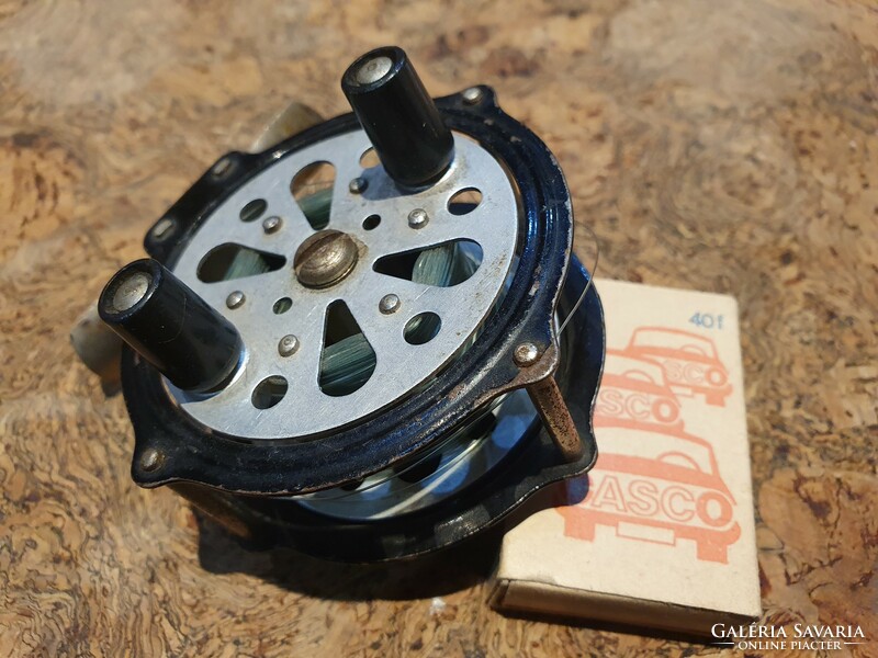 Retro storage fishing reel in good working condition