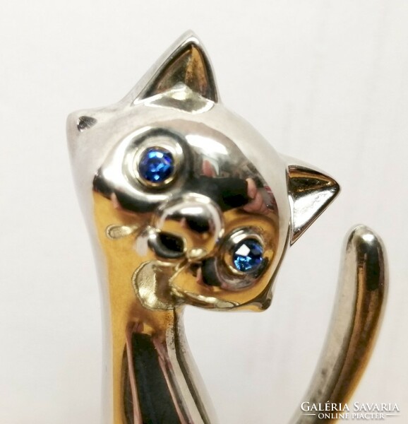 Silver-plated art deco cat with blue crystal eyes. Bonbonier lid
