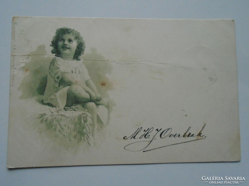 D201652  Régi képeslap  Mosolygó kislány   1900 körül