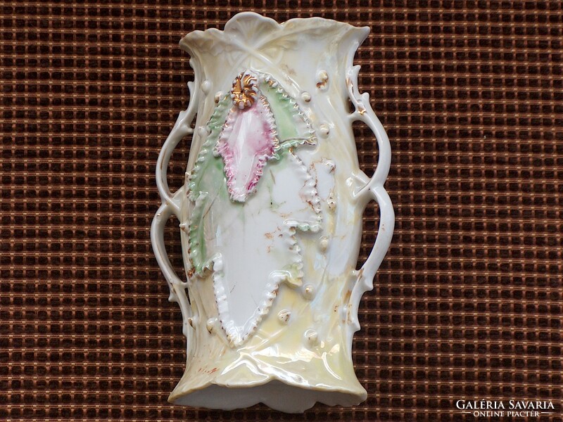 Nagyon régi érdekes fülkiképzésű színes porcelán váza