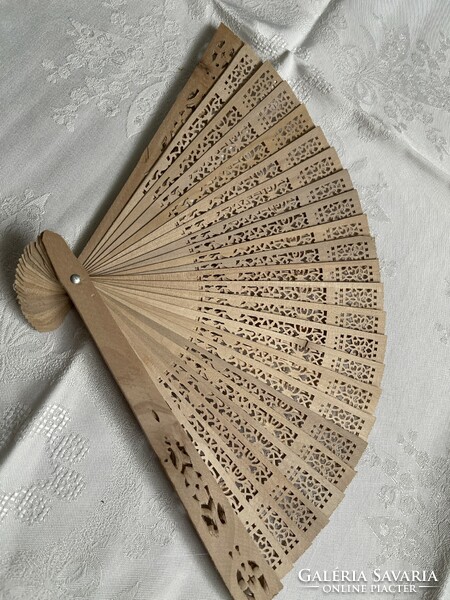 Openwork wooden fan