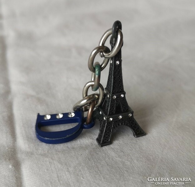 Párizs Eiffel torony fém kulcstartó strassz kövekkel + D betű 3cm