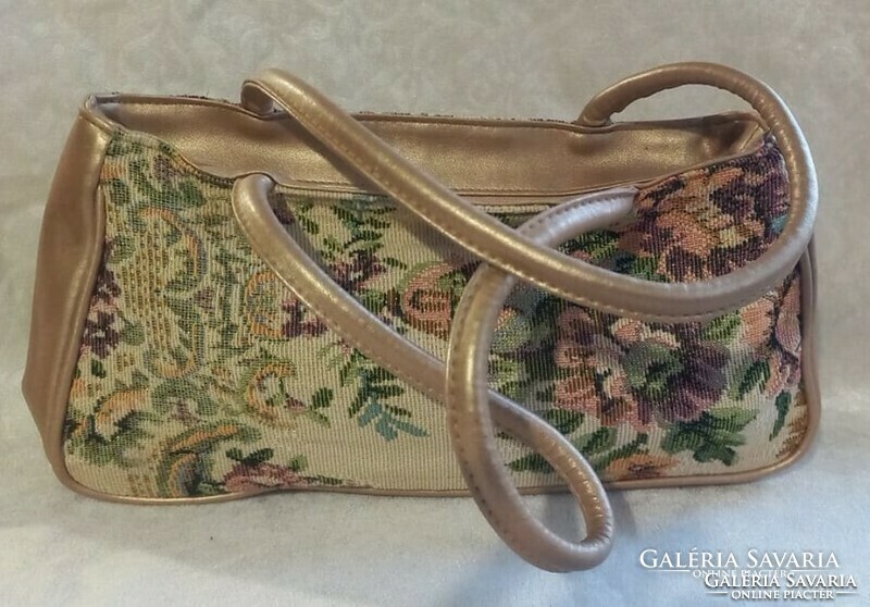Bájos vintage szőttes gépi gobelin virág mintás táska