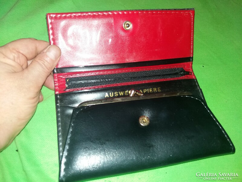 Retro sok rekeszes 20 X 10 gyárilag koptatott fekete - piros bőr pénztárca a képek szerint