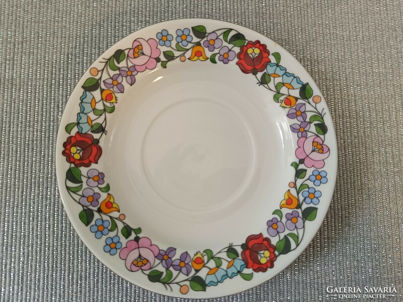 Porcelain small plate with Kalocsa pattern