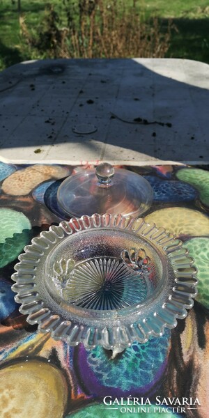 Antique glass bombonier/bowl with lid.
