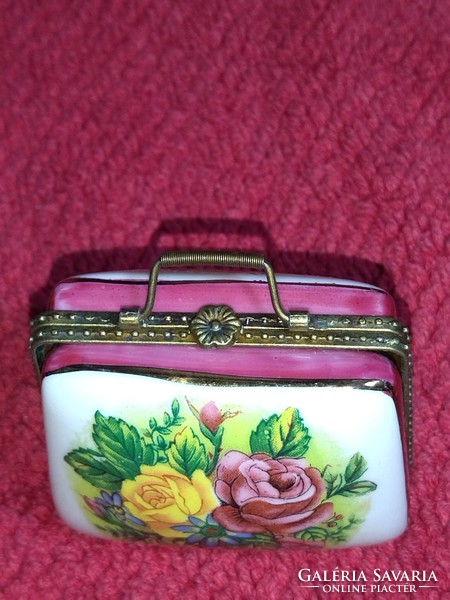 Beautiful flower-patterned porcelain jewelry holder