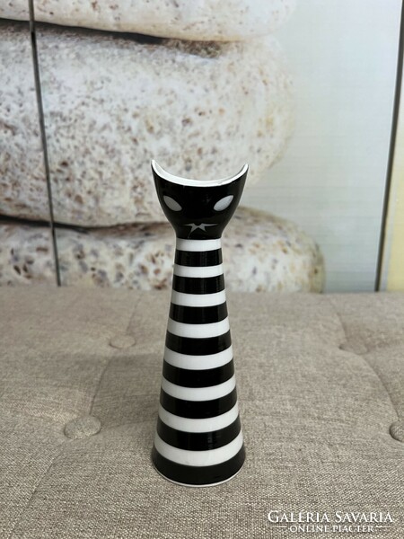 János Zsolnay, a Turkish porcelain cat art deco vase a72
