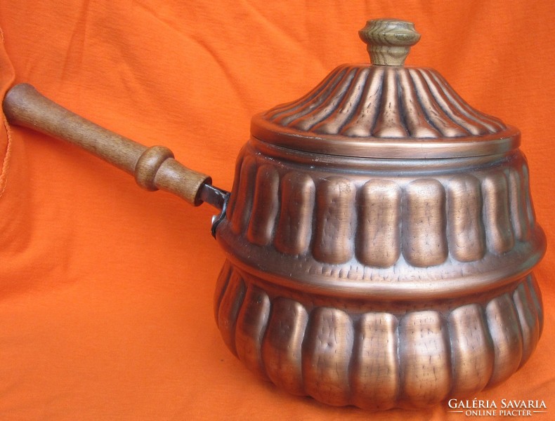 Handmade copper pot, tinned from the inside, 17.5 cm high, with a lid, handle length 15.5 cm.