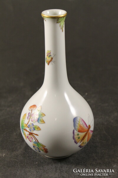 Victoria pattern vase of Herend 311
