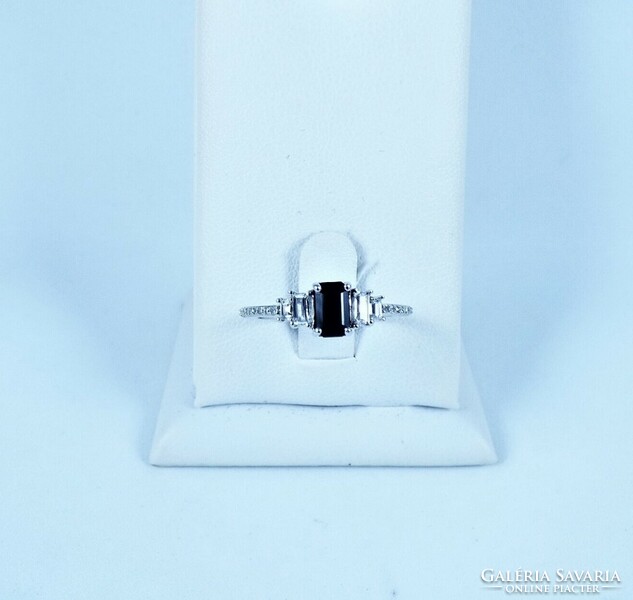Pompás 10k fehérarany gyűrű gyémánt, kék és fehér zafír drágakövekkel!