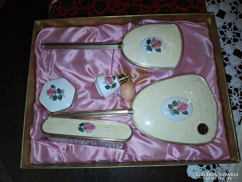 Vintage combing set