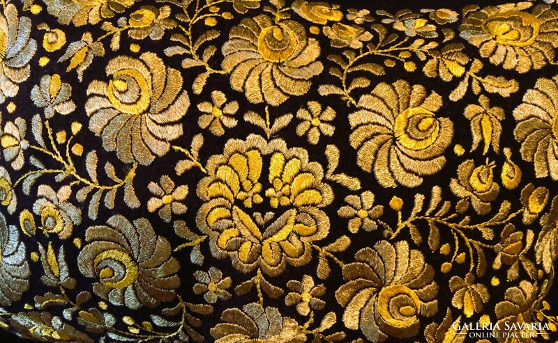Hímzett virágos matyó  párnahuzat, párna, díszpárna  56 X 40 cm