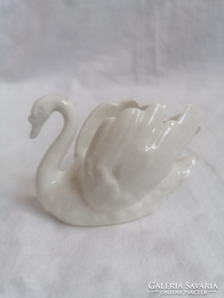 Goebel white porcelain swan