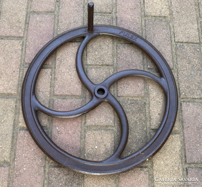 Cast iron well wheel with crank (ears, 49 cm, 6.5 kg)