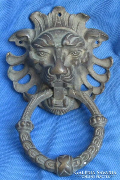 Old copper lion head door knocker, head 10 x 10 cm,