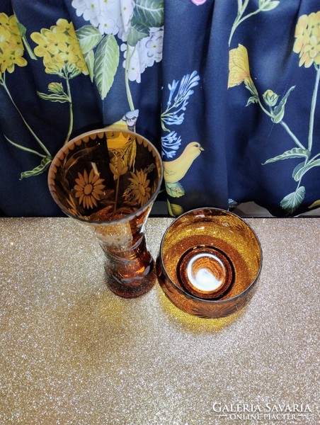 Kézi csiszolású borostyán színű váza asztalközép kínálóval