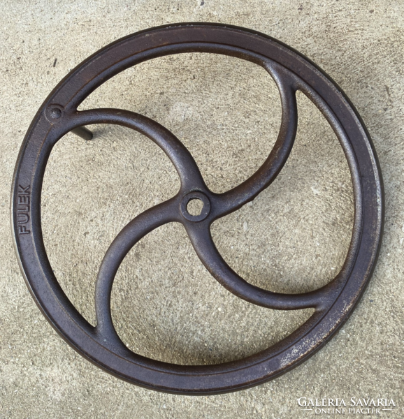 Cast iron well wheel with crank (ears, 49 cm, 6.5 kg)