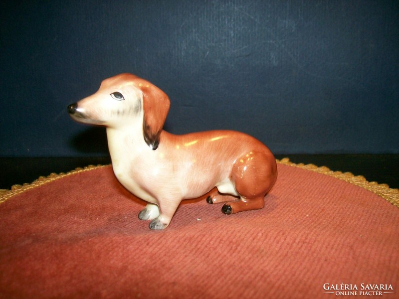 Aqvincum dachshund figure. 7 cm high, 12/4 cm