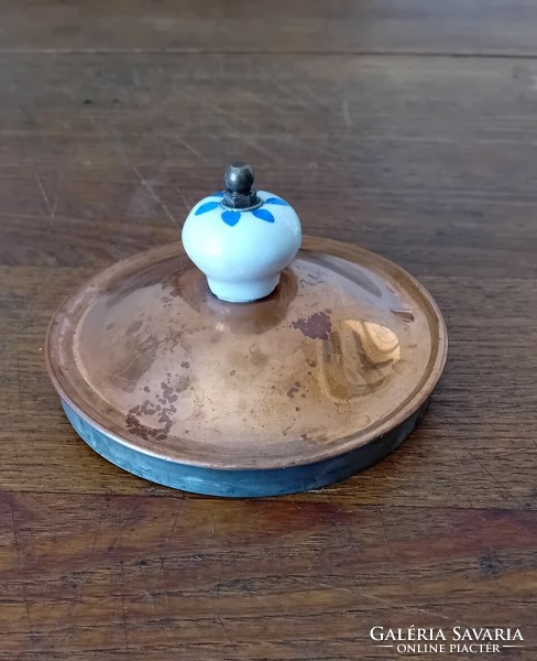 Réz tető porcelán fogantyúval