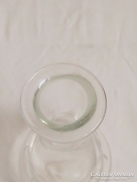 Antik régi csiszolt fújt metszett üveg likőrös desszertboros pálinkás kiöntő palack dugóval