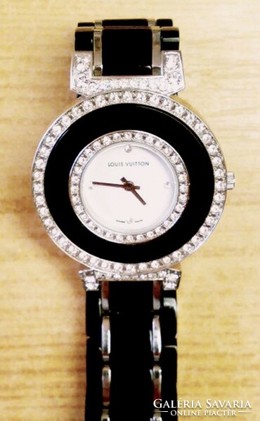 Louis vuitton quartz fashion jewelry watch for ladies. Black ceramic buckle with crystals
