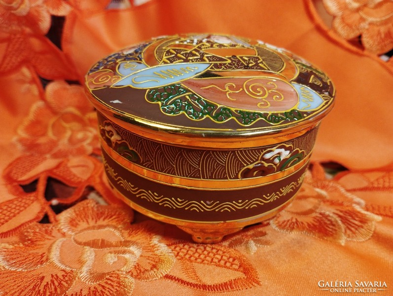 Beautiful antique Japanese satsuma jewelry holder porcelain, porcelain