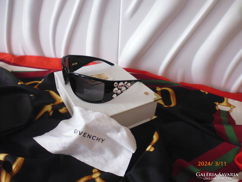 Vintage Givenchy  női   napszemüveg .