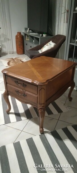 A small dresser with one drawer