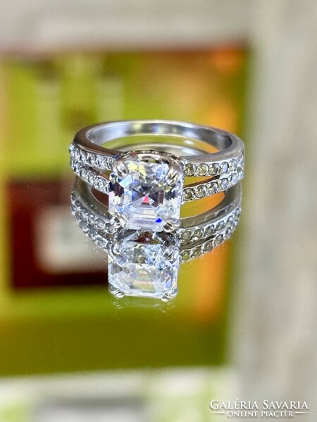 Dazzling silver ring