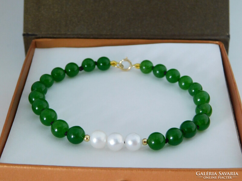 14k gold jade bracelet with beads and 14k gold balls