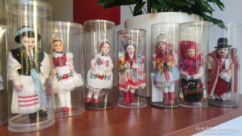 Folk art doll collection (folk art dolls: Matyó, Kalocsai, Rimóci, etc.)