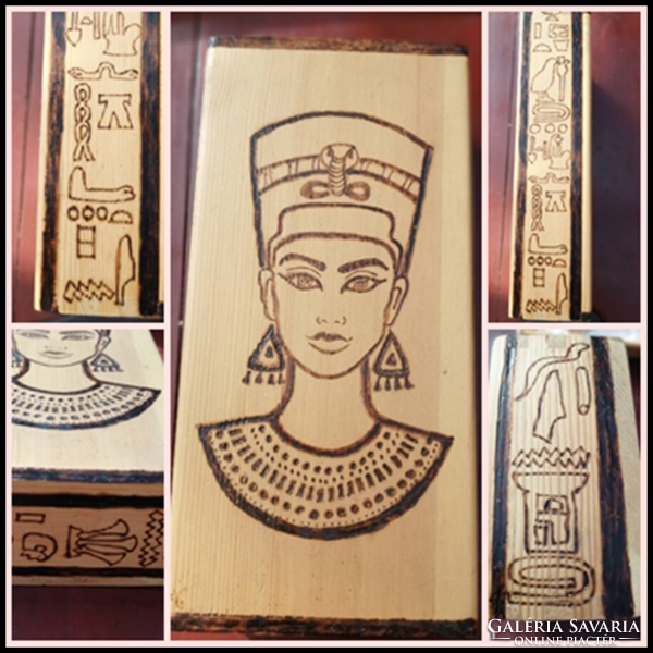 Egyiptomi mintákkal díszített díszdoboz
