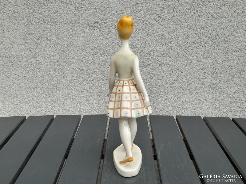 Retro Hollóházi sétáló porcelán nő