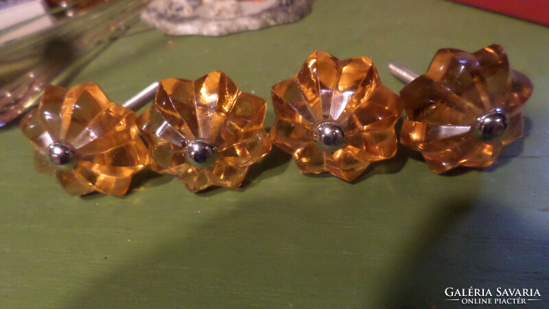 4 pieces of approx. 4 cm, honey-yellow, glass furniture knobs / drawer pulls, together, in good condition.