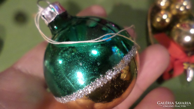 Retro glass Christmas tree decoration in basically good condition.