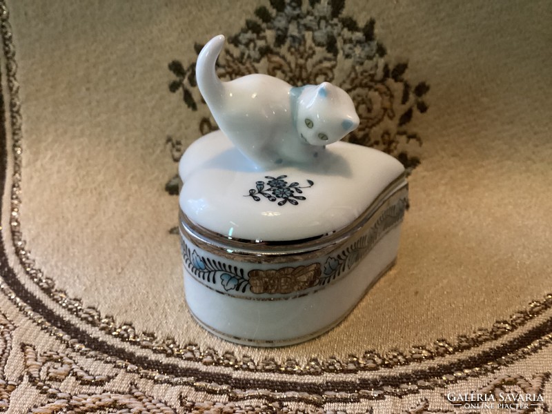Herend rare platinum-painted, marked porcelain heart-shaped jewelry holder bonbonier cat with tongs