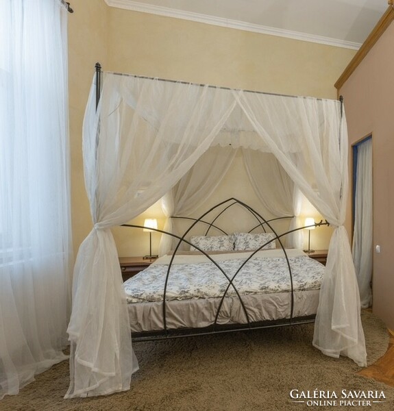 Egyedi baldachinos ágy (160x200)
