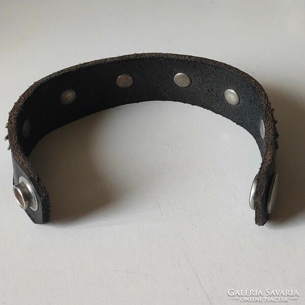 Used leather bracelet in good condition with iron decoration, 22 cm