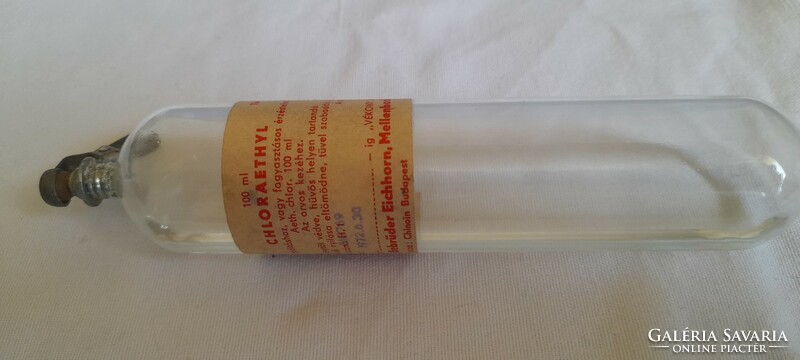 Régi orvosi fájdalomcsillapító fagyasztó gyógyszer adagoló chloraethyl üveg palack