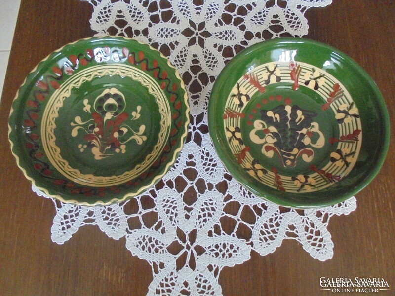 2 folk ceramic plates, diameter 19 cm