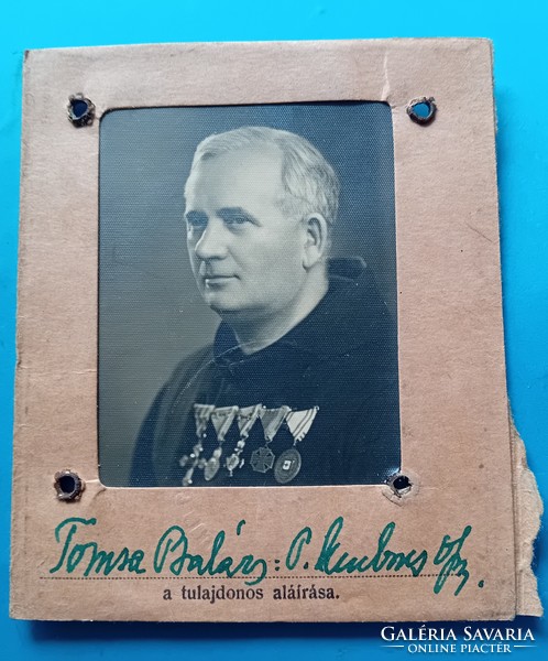 II. világháborús katonai fotó kitüntetésekkel ( tábori lelkész) igazolványlapon
