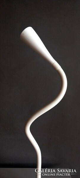 Modernista kígyó lámpa ALKUDHATÓ design