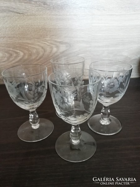 Metszett üveg poharak