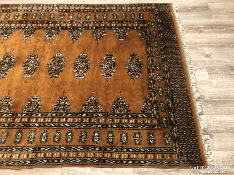 Bokhara - Pakistani hand-knotted woolen Persian rug, 128 x 197 cm