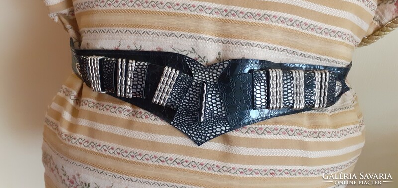 Black, retro, women's belt. . 7.
