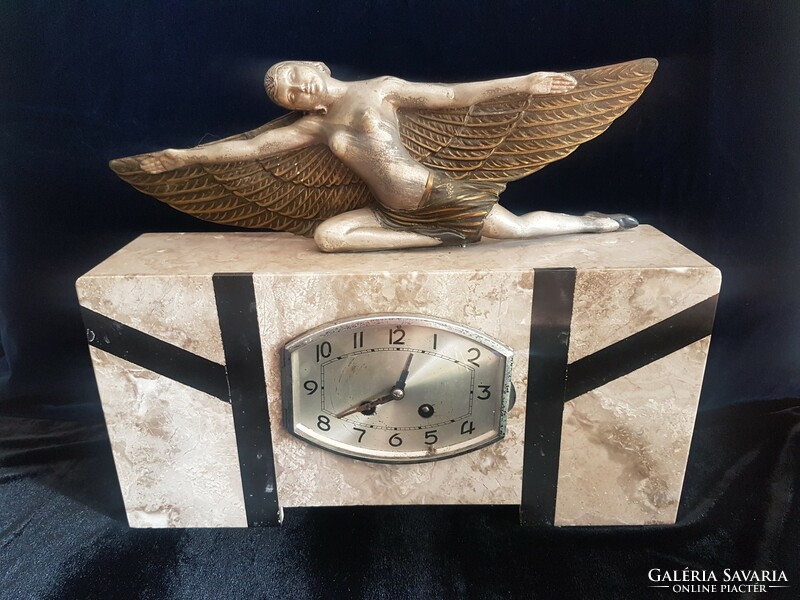 Art deco table clock
