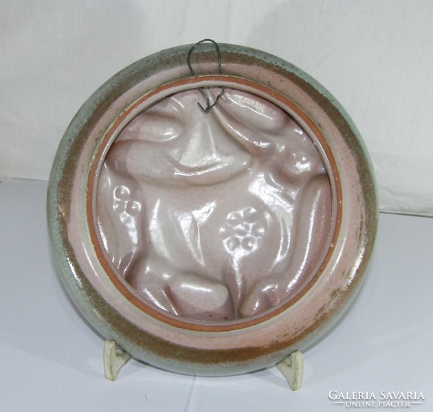 Ceramic wall plate with dome wine pattern - 22 cm